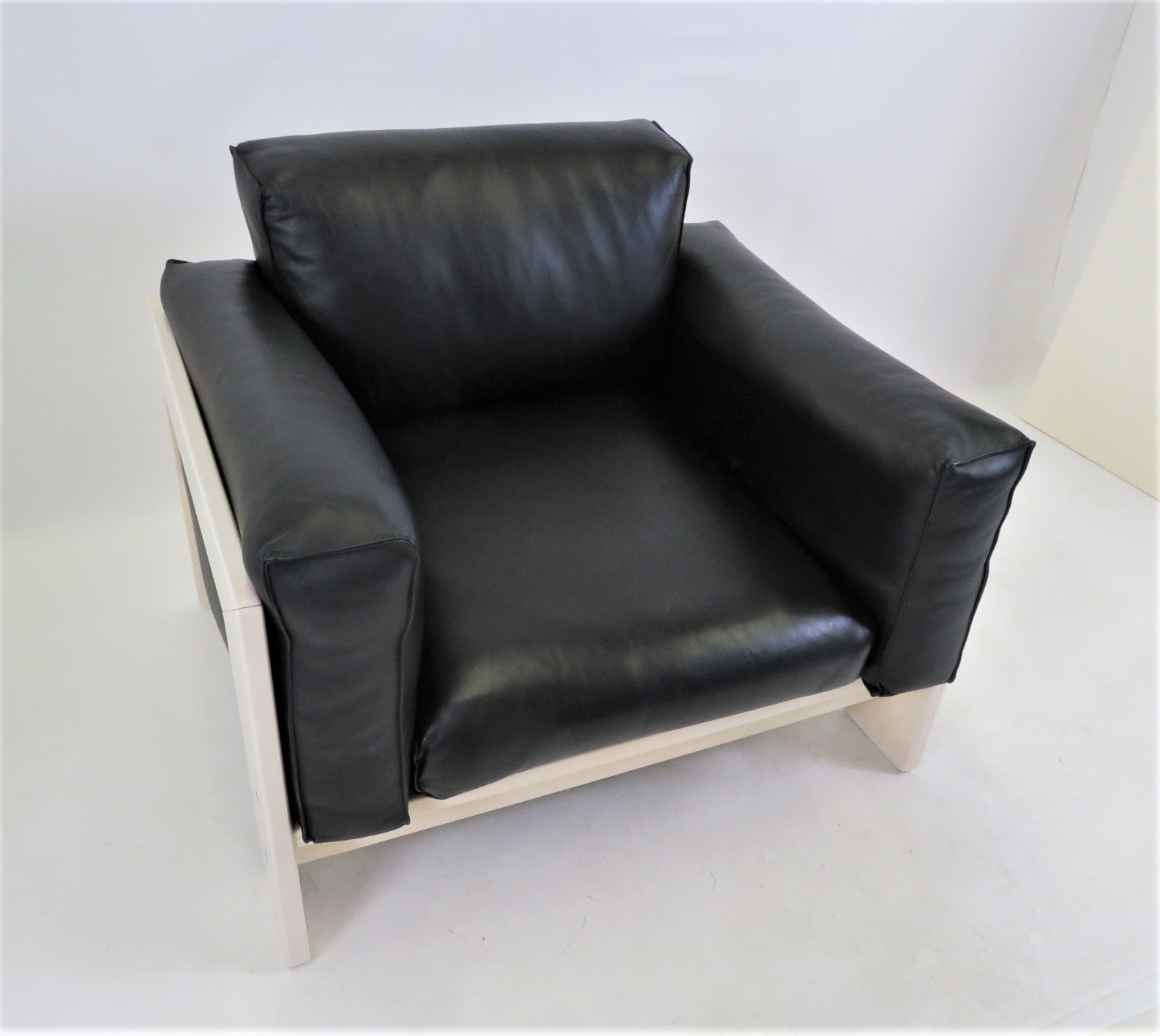 SOLD Modern Bastiano Black Leather Lounge Chair From Knoll Designed by