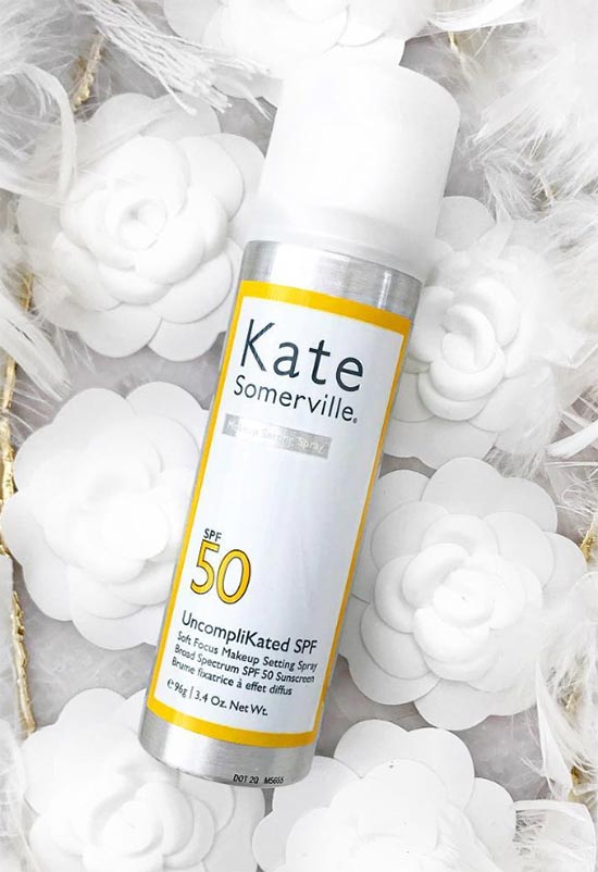 How to Use Makeup Setting Spray Glowsly