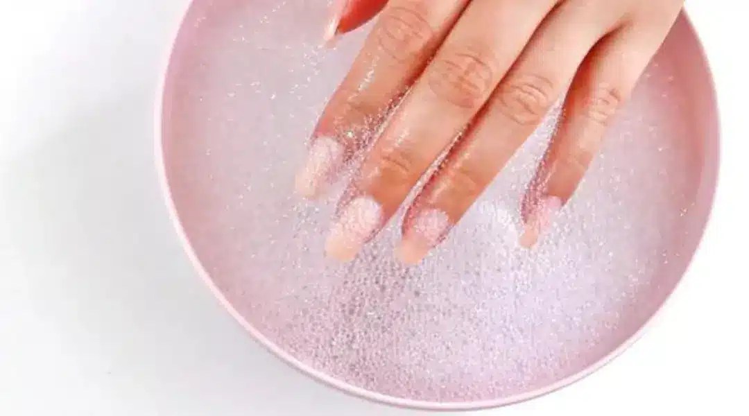 What Kind of Glue Can You Use on Fake Nails Gluedigi