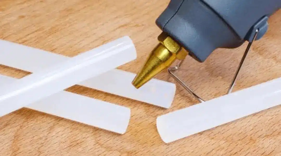 What Is Hot Glue? Uses, Pros And Cons Gluedigi