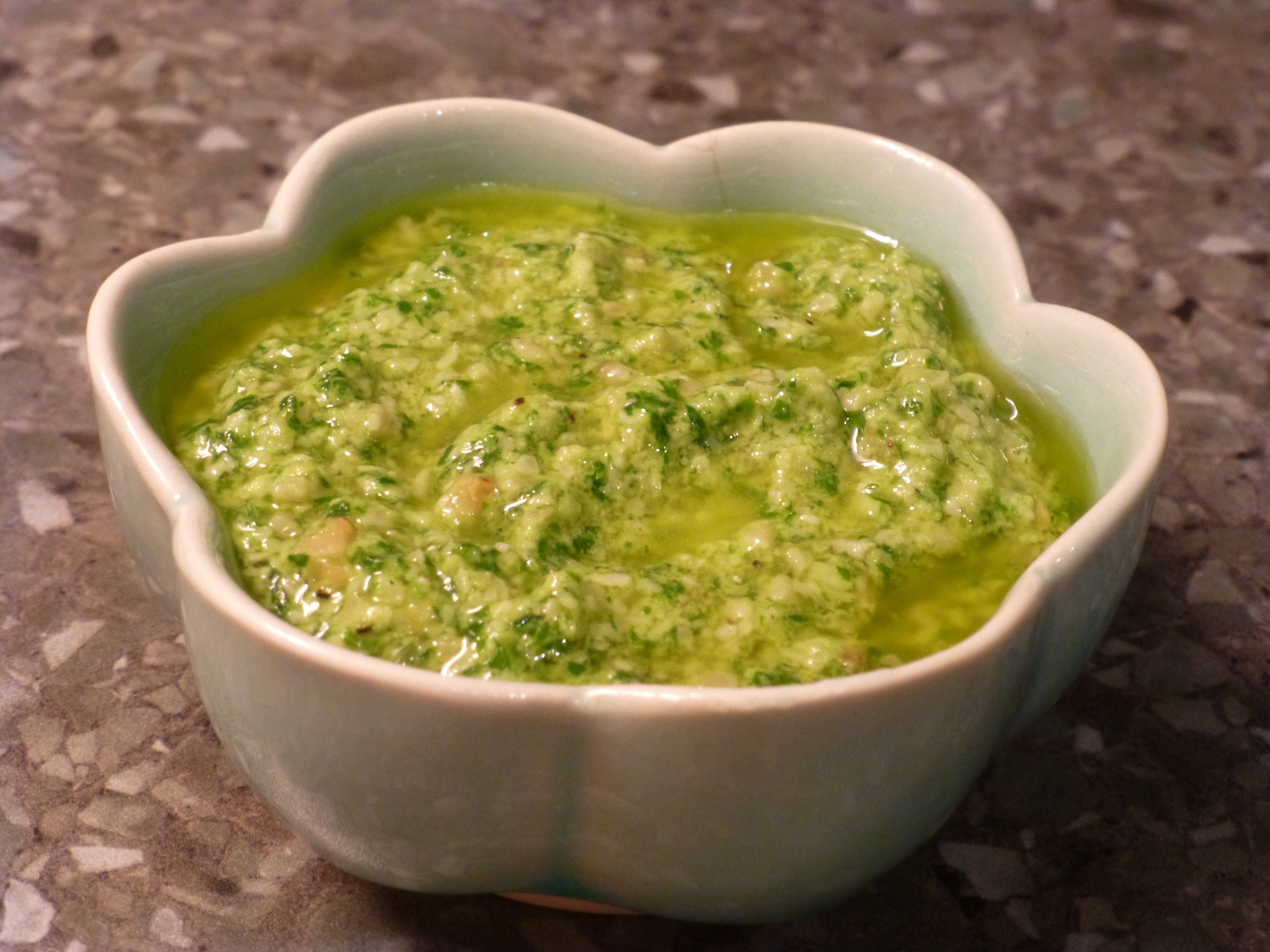 Basics Basil Pesto Gluten free in training