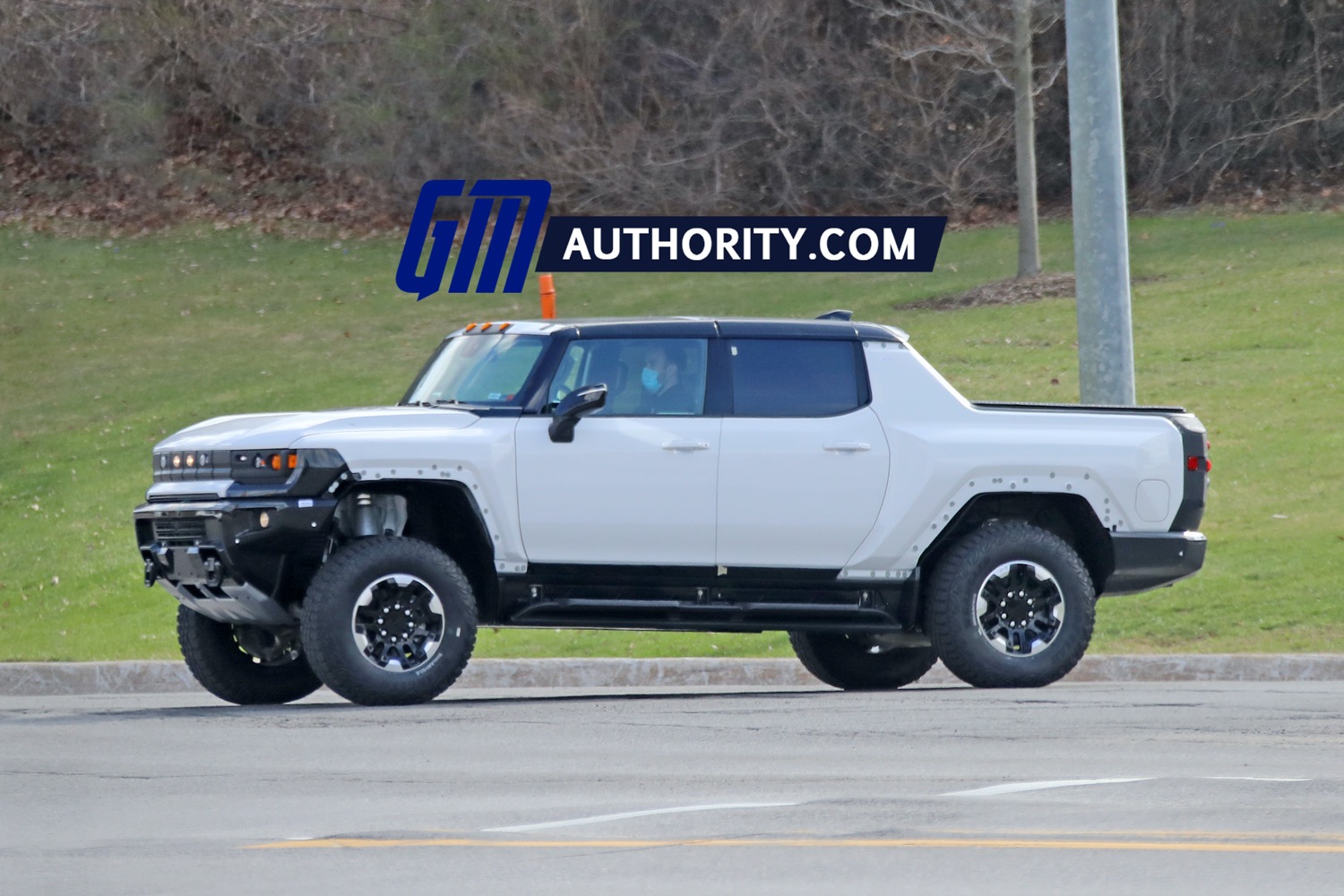 The hummer ev, while being unveiled tuesday, will not be available for purchase until next fall. 995d 4etymr42m