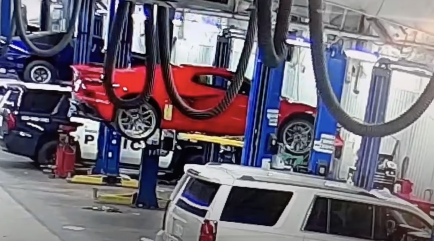 Watch A 2024 C8 Corvette Z06 Fall Off A Lift Video