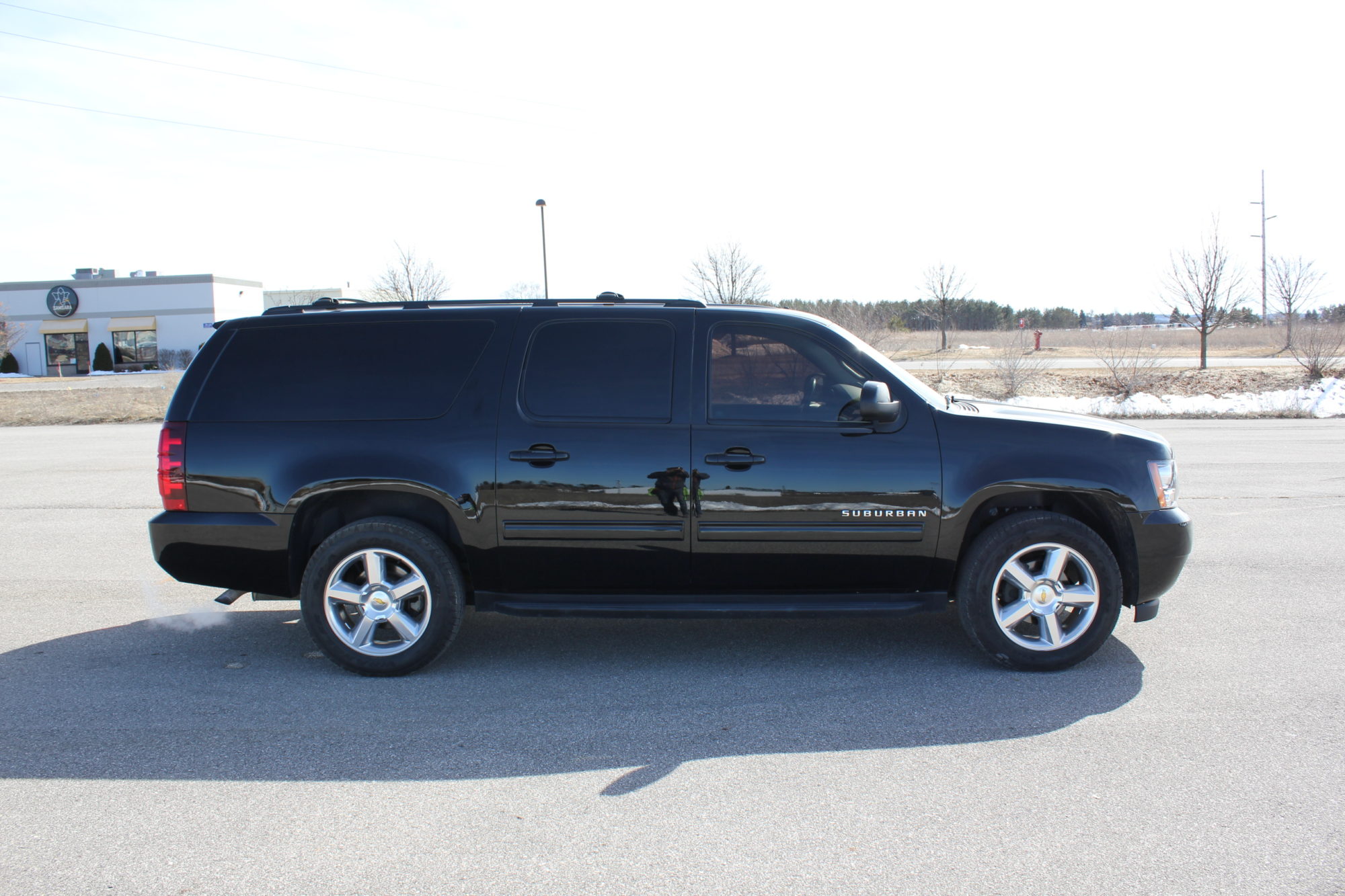 2012 CHEVROLET SUBURBAN LT 60K MILES CLEAN AND WELL EQUIPPED! Ready