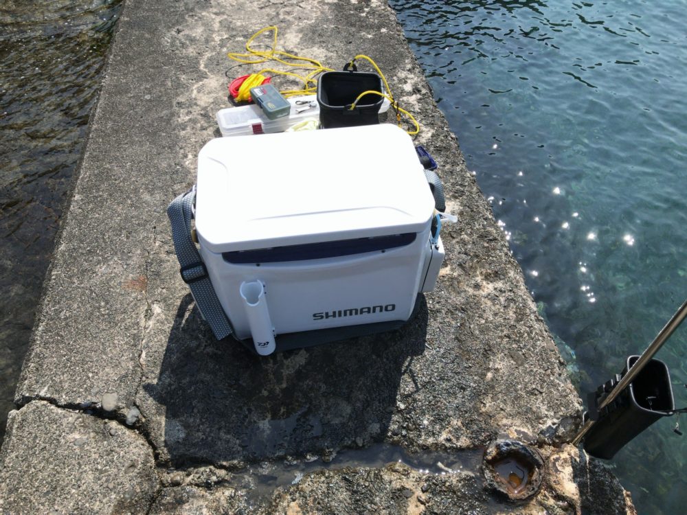 ニコショップ釣り エアーポンプ 乾電池式 ブクブク ポンプ 携帯式 釣り 防水収納袋 水槽 逆流防止弁 ストーン エアポンプ 単1型乾電池2本