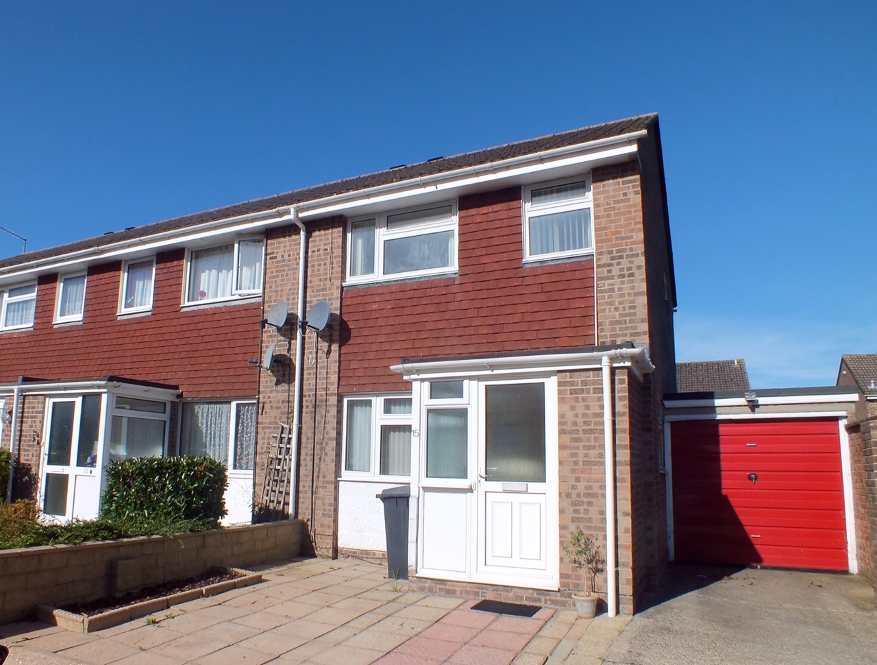Go Let Modern 3 bedroom semidetached house on Sandford Close