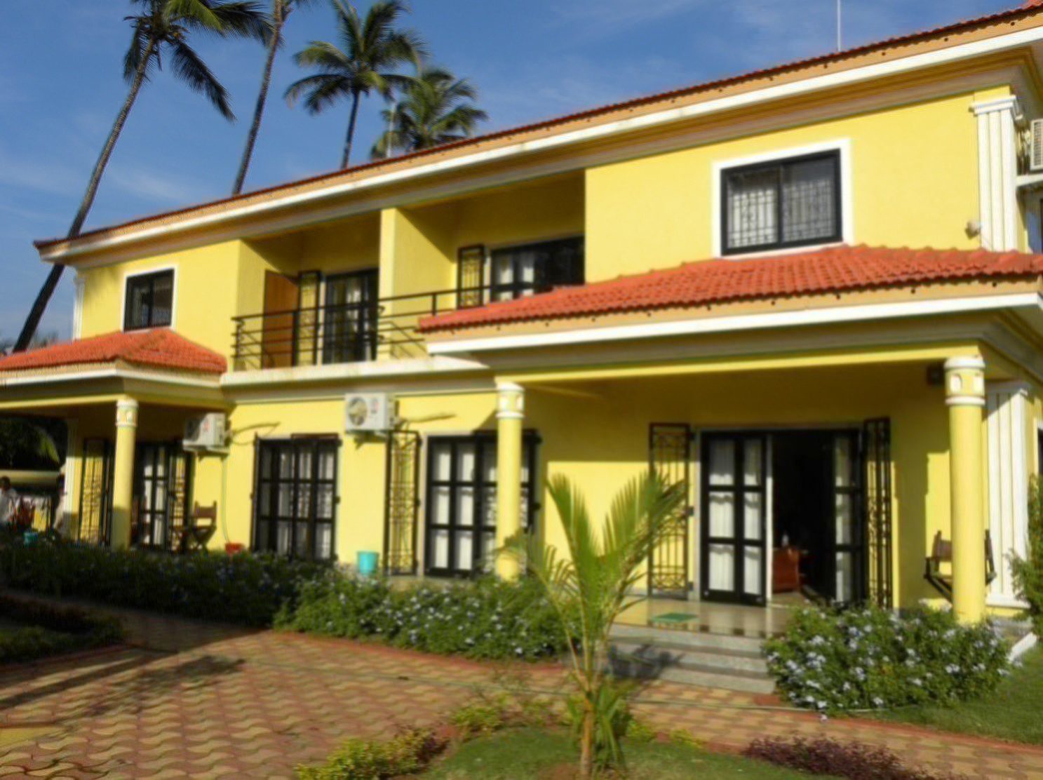 Luxury Serviced Apartments with pool in Goa for Rent at Vagator beach