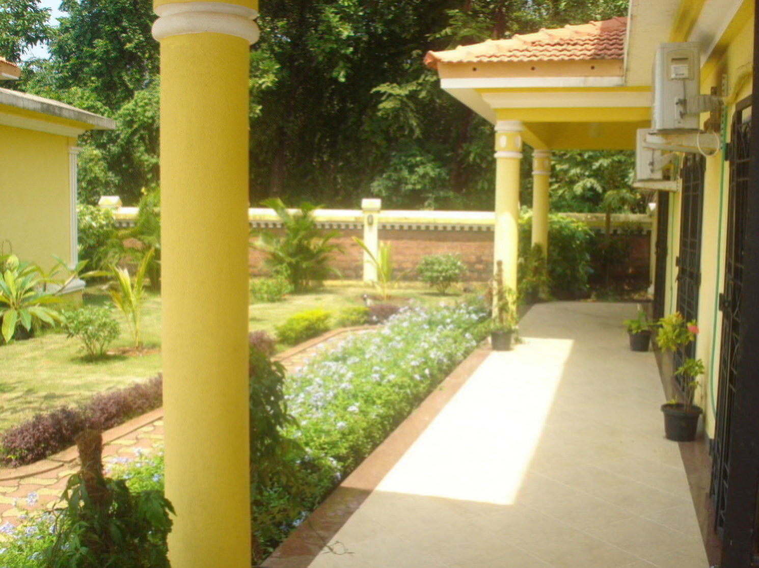 Luxury Serviced Apartments with pool in Goa for Rent at Vagator beach