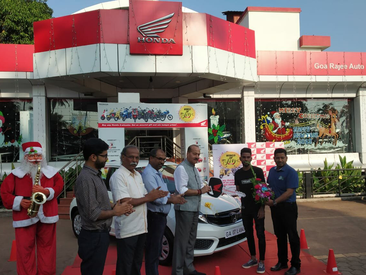 Goa Rajee Honda delivers prizes to winners of promo scheme