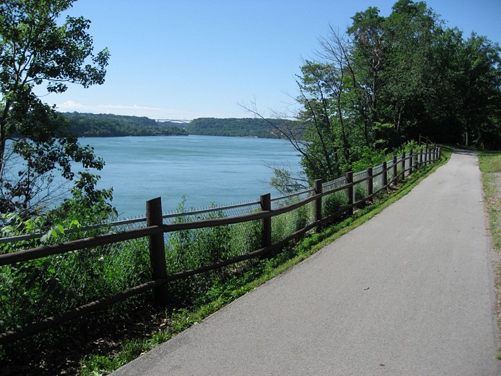 Cycling the Niagara Peninsula GoBiking.ca