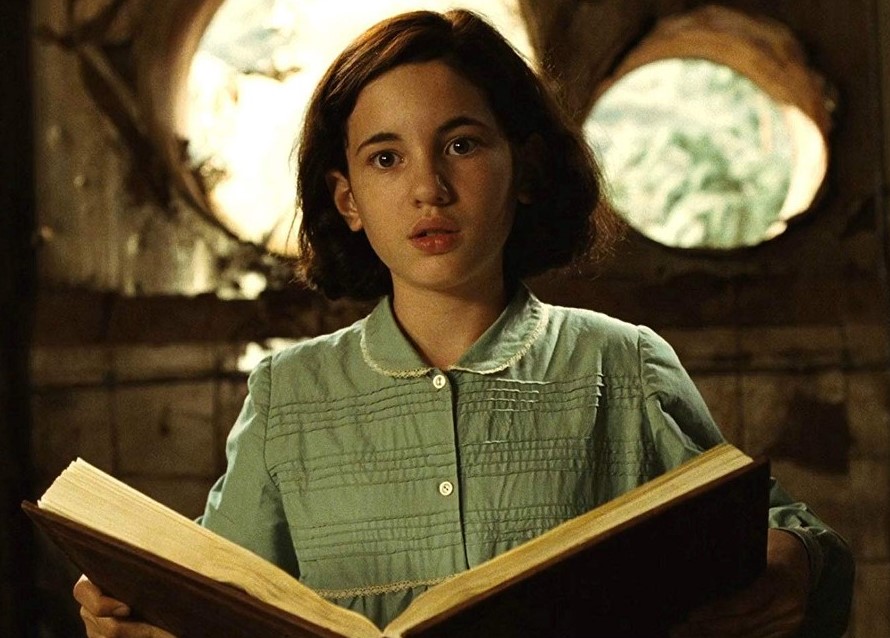 Así luce ahora la niña que protagonizó El laberinto del Fauno