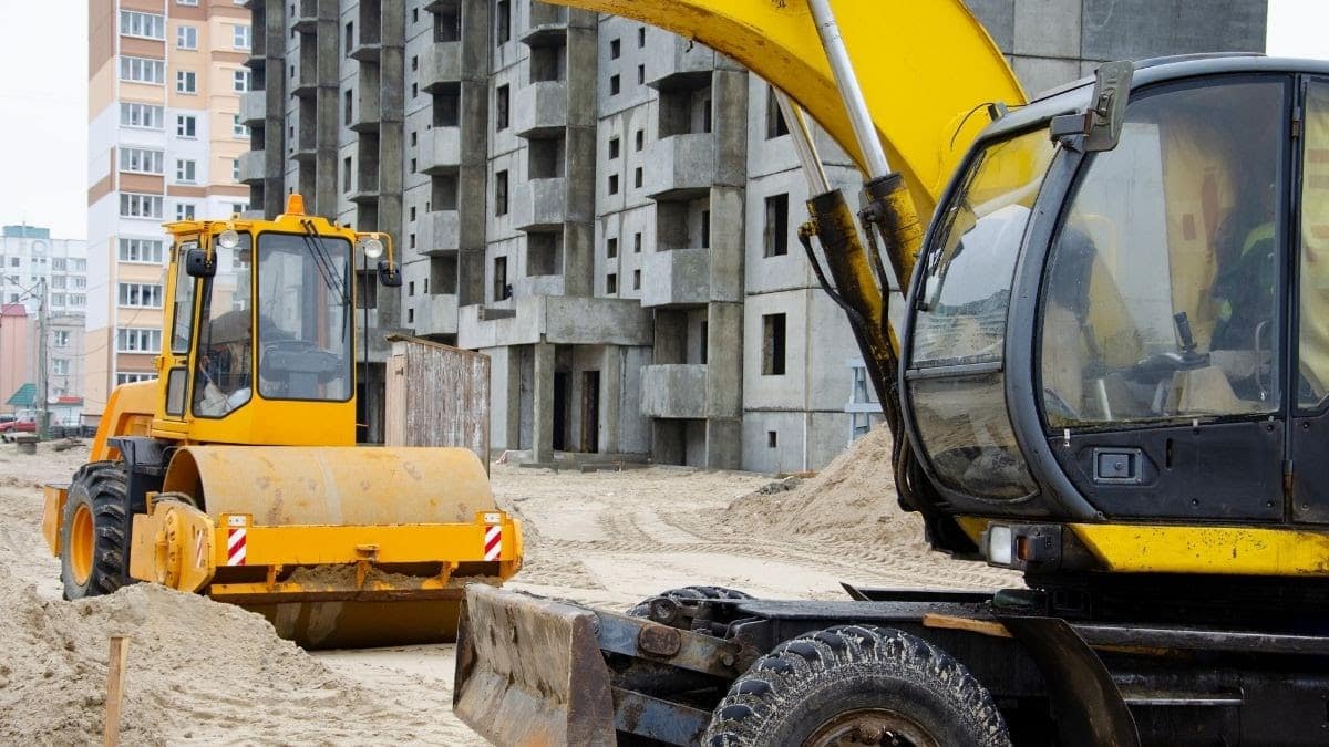 Pros and Cons of Renting Heavy Construction Equipment GoCodes