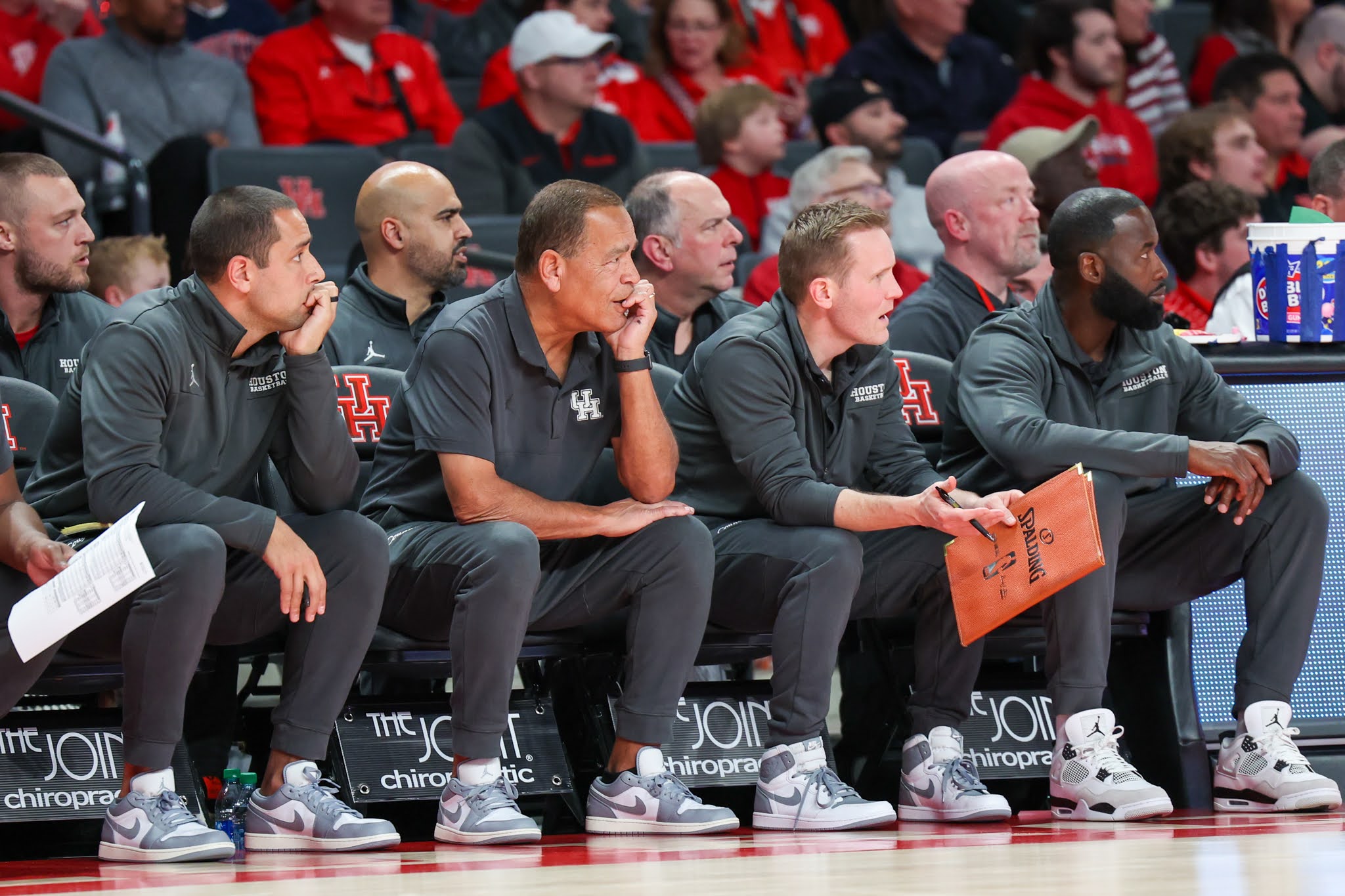 Coaching staff on the bench »