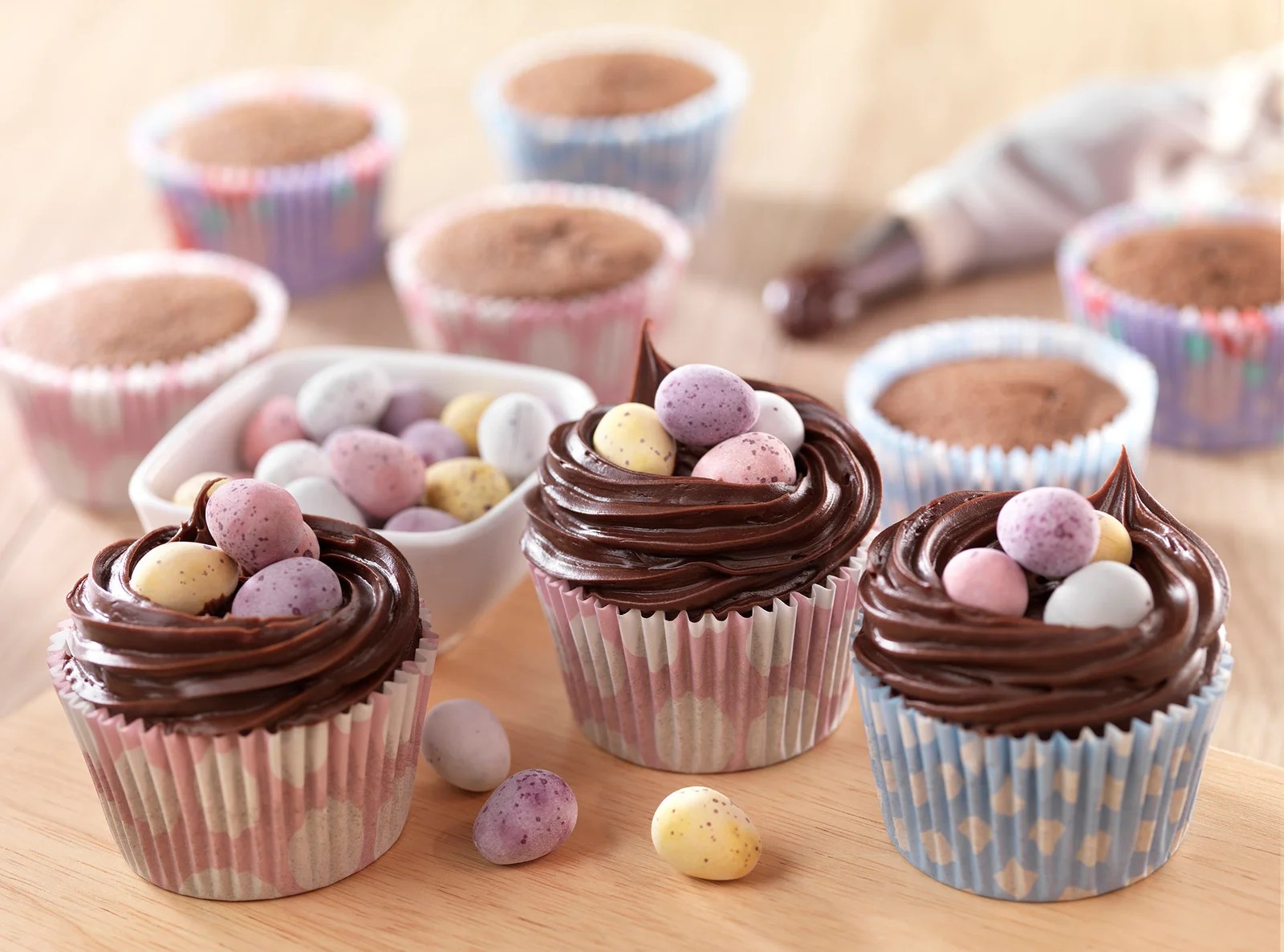 35 EASY TO MAKE TEMPTING EASTER CUPCAKES.. Godfather Style
