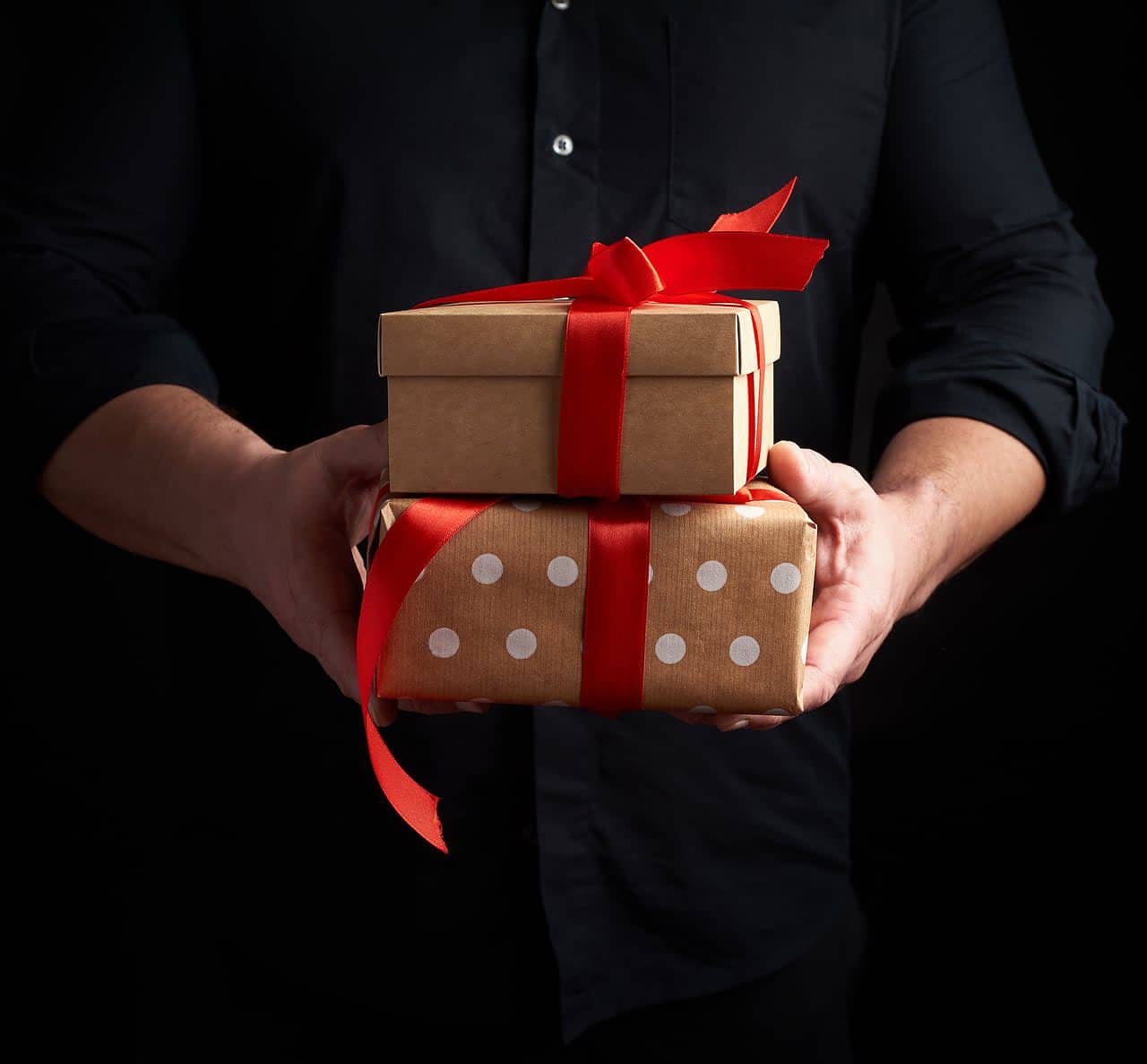 Can You Bring Wrapped Gifts On A Plane? Go Every Corner!