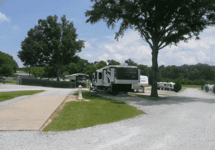 Top 5 Luxury RV Campsites in Mississippi For A family Fun Camping
