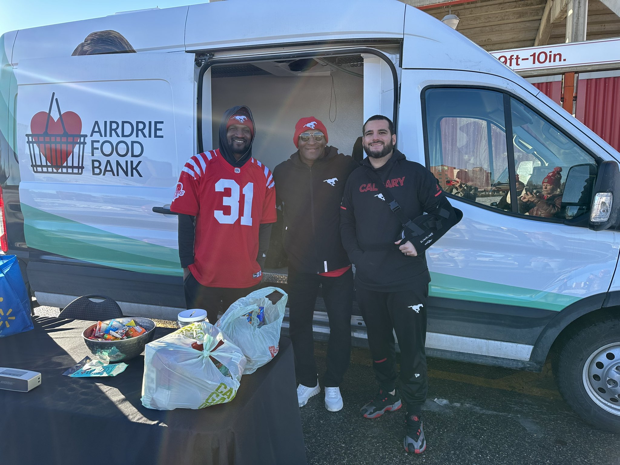 Calgary Stampeders hold turkey drive for Airdrie Food Bank portals