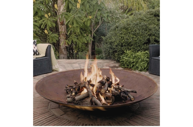 Outdoor Fireplace Vs Fire Pit Which One To Choose?