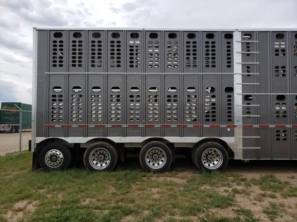 2025 Wilson 53' Quadaxle 402 Livestock Golden West Trailer