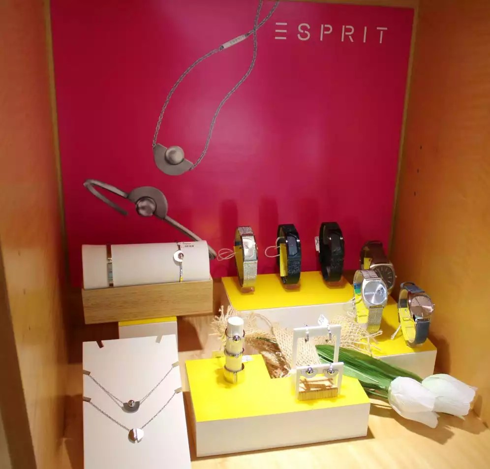 Neue Esprit Kollektion F.X.BILZ