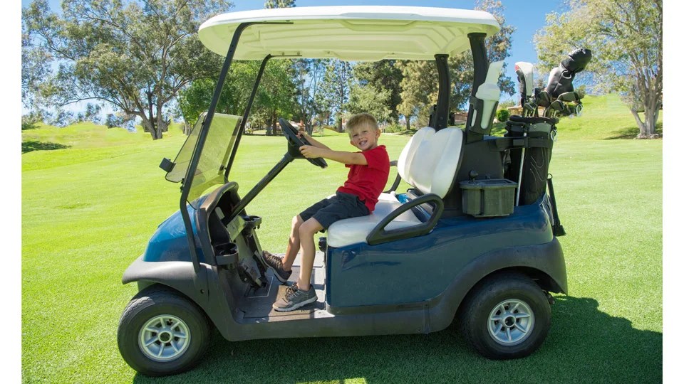 Keep young kids entertained on the golf ourse with these 7 strategies