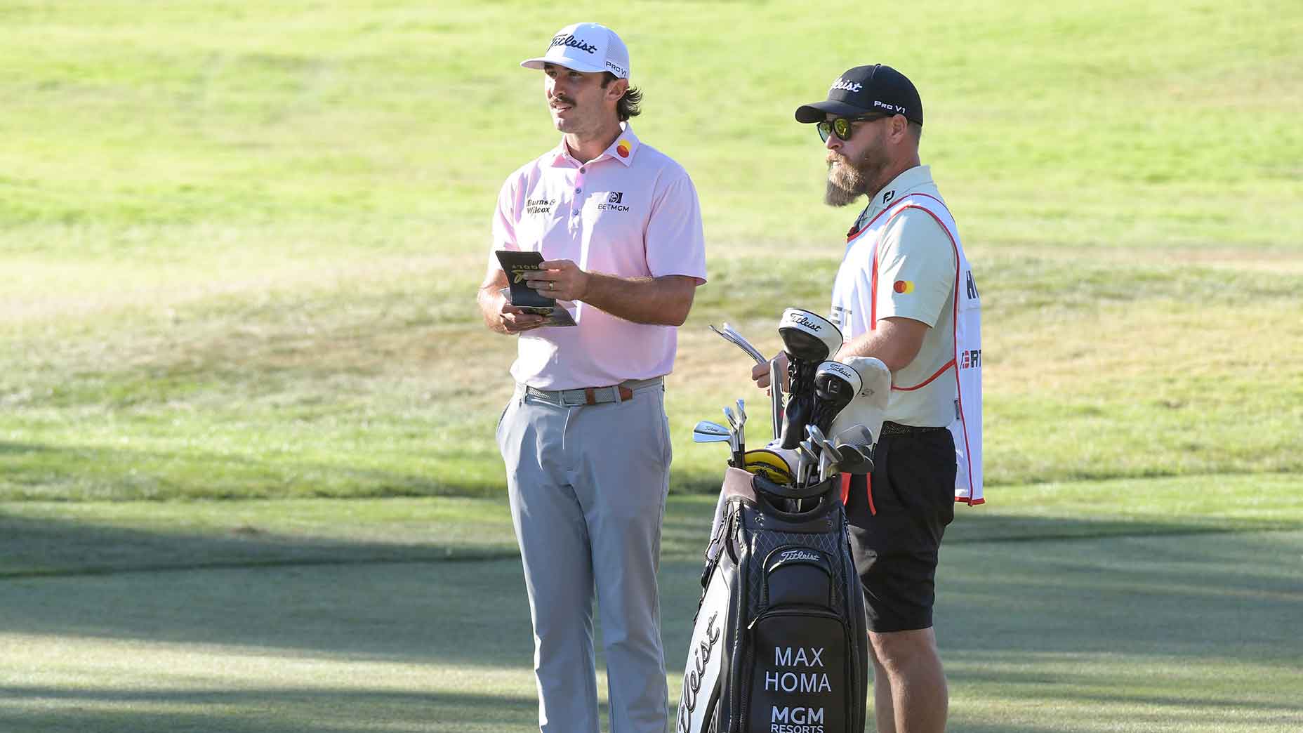 Quelle est la qualité des caddies du PGA Tour au golf ? Jolie, assez