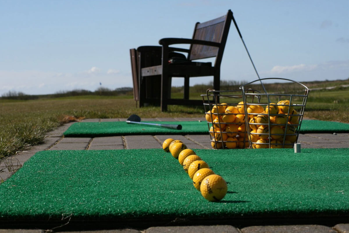 Practicing on a Mat Your Golf Swing on Real Versus Artificial Turf