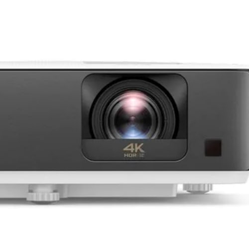 7 Best 4K Projectors For Golf Simulator Reviews & Guide