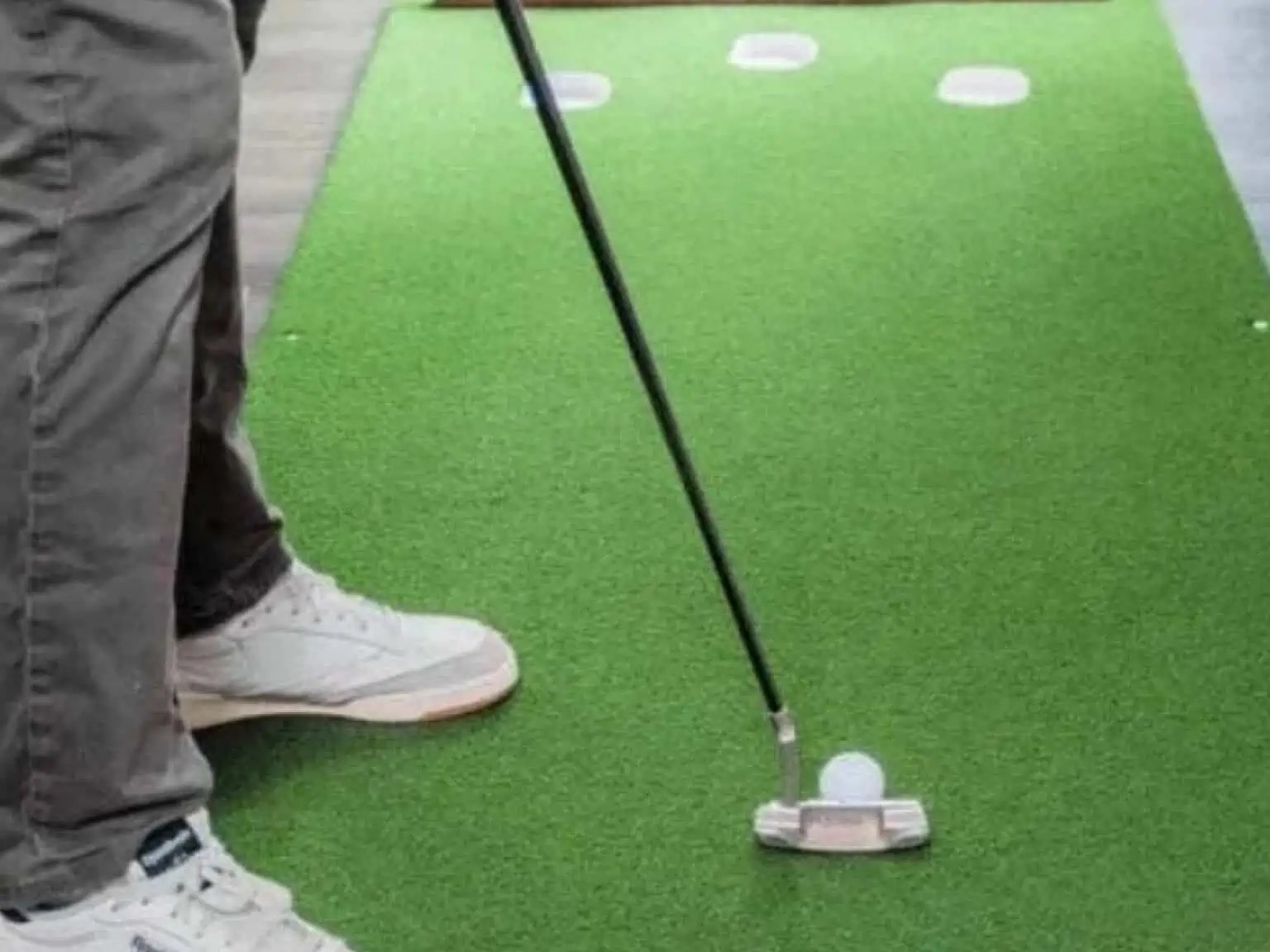 How Does Putting Work on A Golf Simulator?