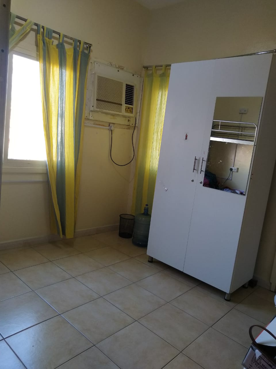 LADIES BED SPACE UP BED DHS. 700 / DOWN BED 800/ EXECUTIVE SINGLE BED