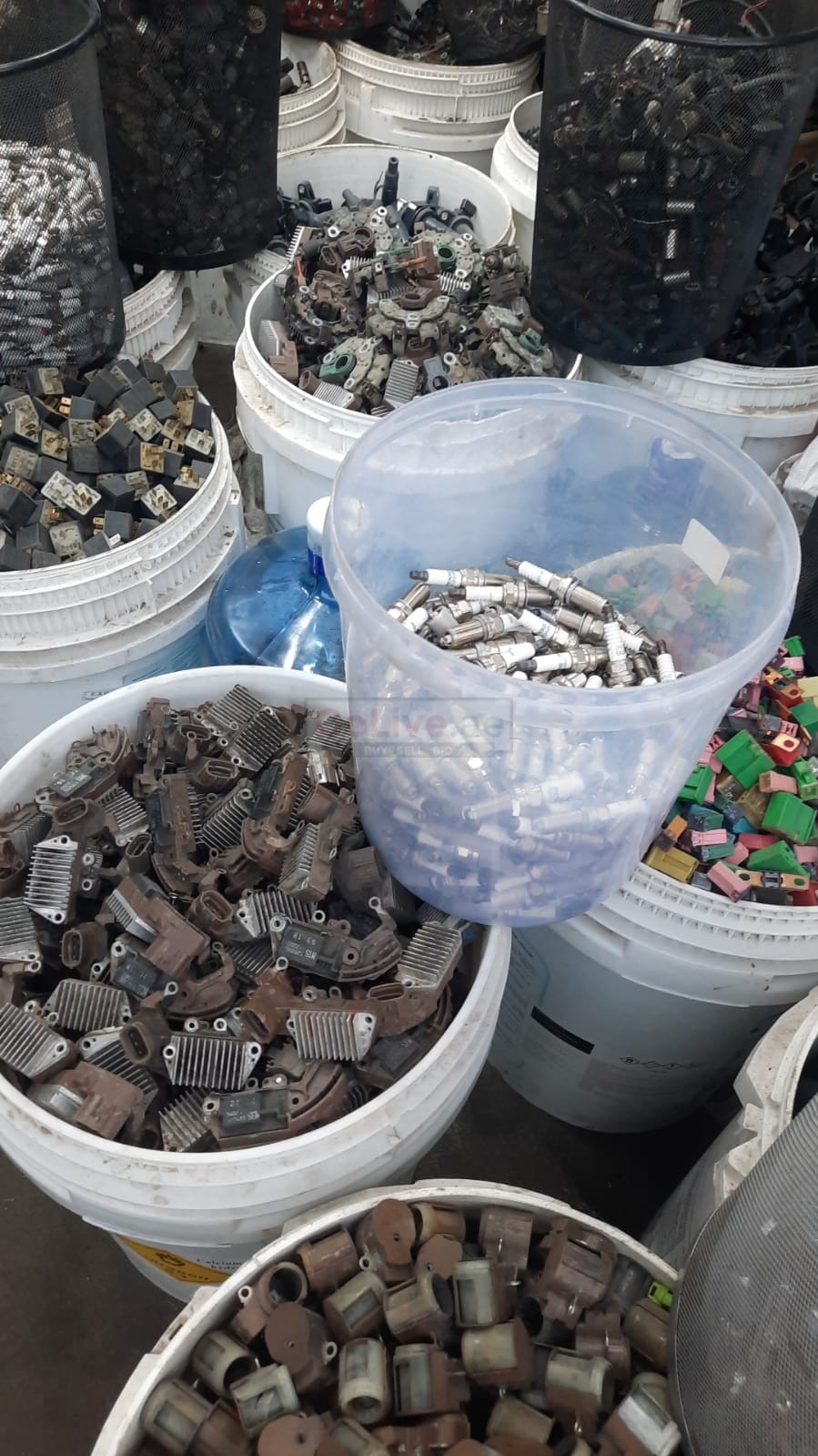 ANWAR AL QUSAIS USED BMW,FORD, HONDA, CARS & SPARE PARTS TR. (Used auto