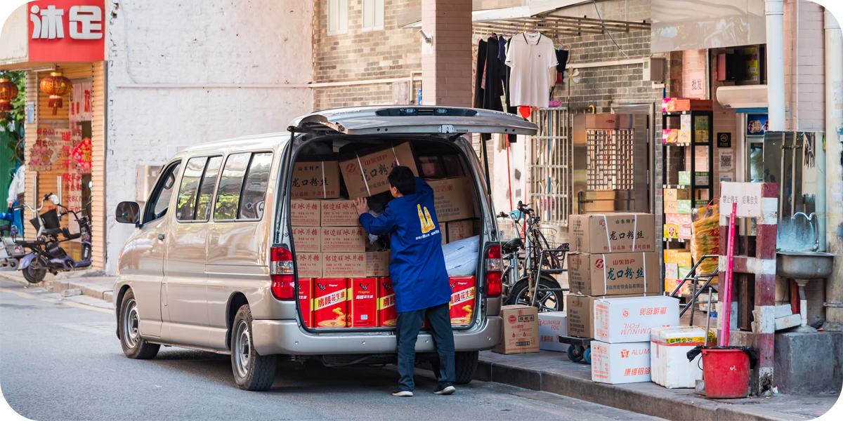 How does courier tracking work? Locad