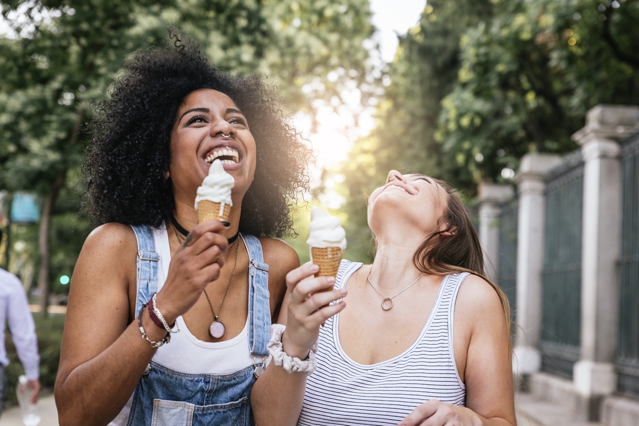 10 Totally Unique Lesbian First Date Questions That We Promise She's