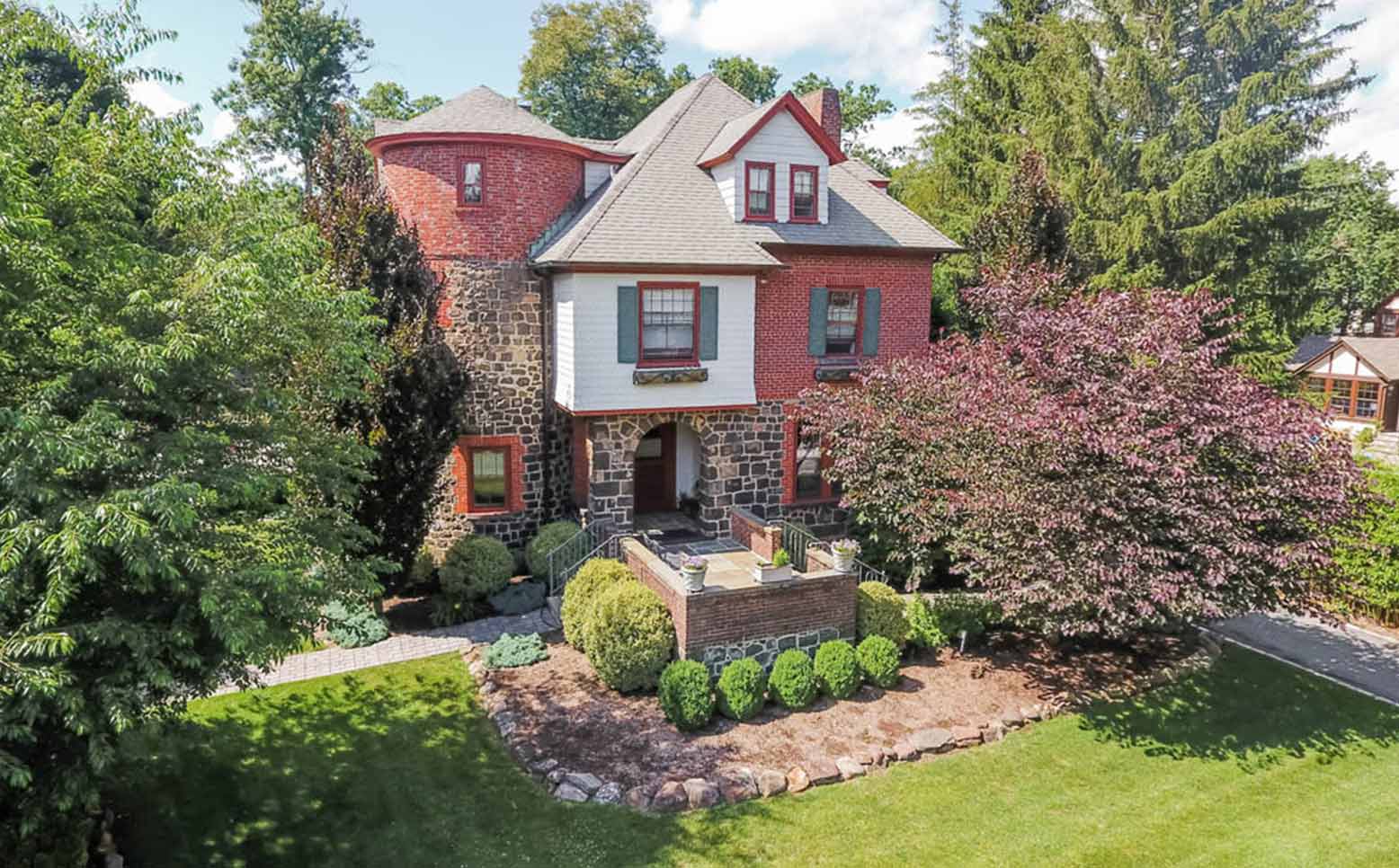 63 CRESCENT PLACE, SHORT HILLS