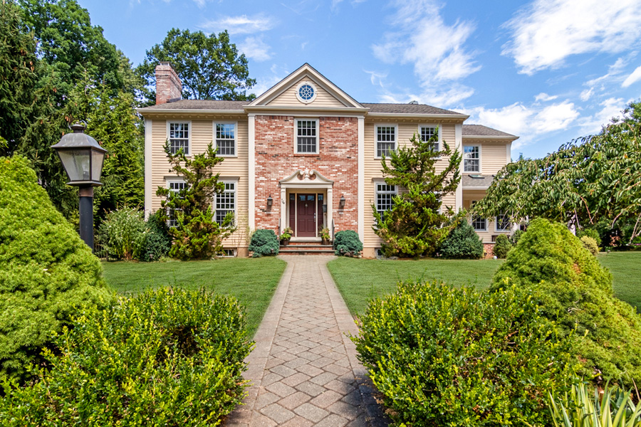 14 Brantwood Drive, Summit