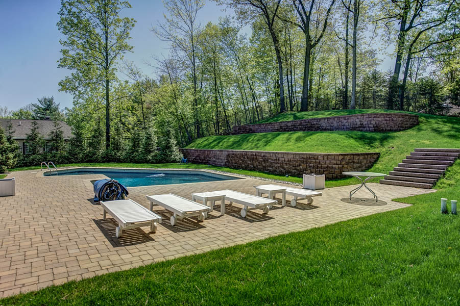 6 Watchung Road, Short Hills