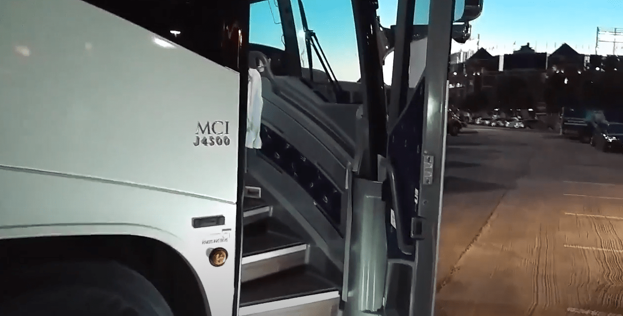 5 Things You Should Know About Charter Bus Service in Colorado