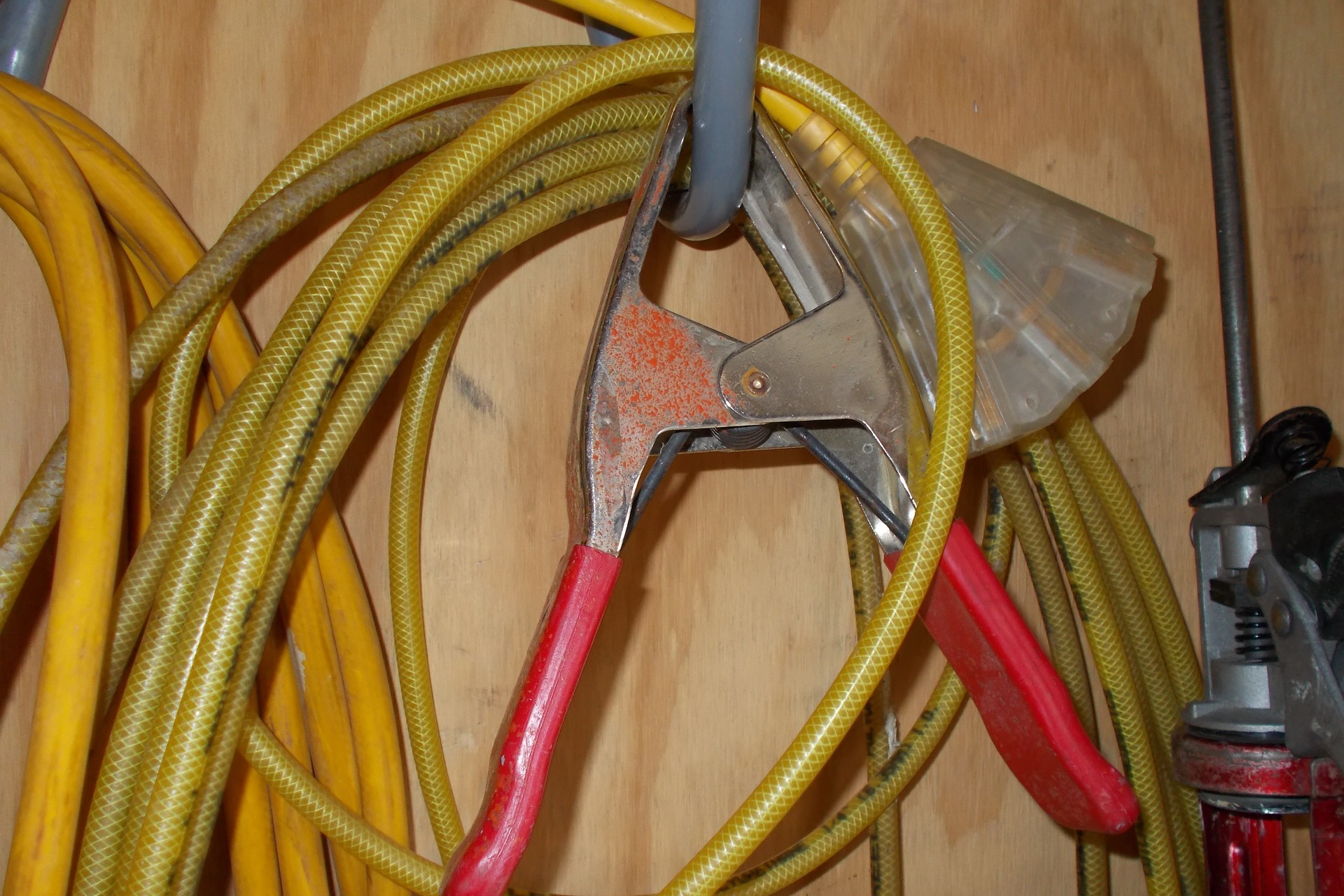 Selecting the wire cross section for a construction extension cord