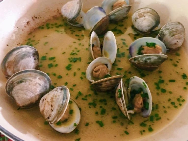 Can Dogs Eat Clams? [Risk Alert Must read before feed]