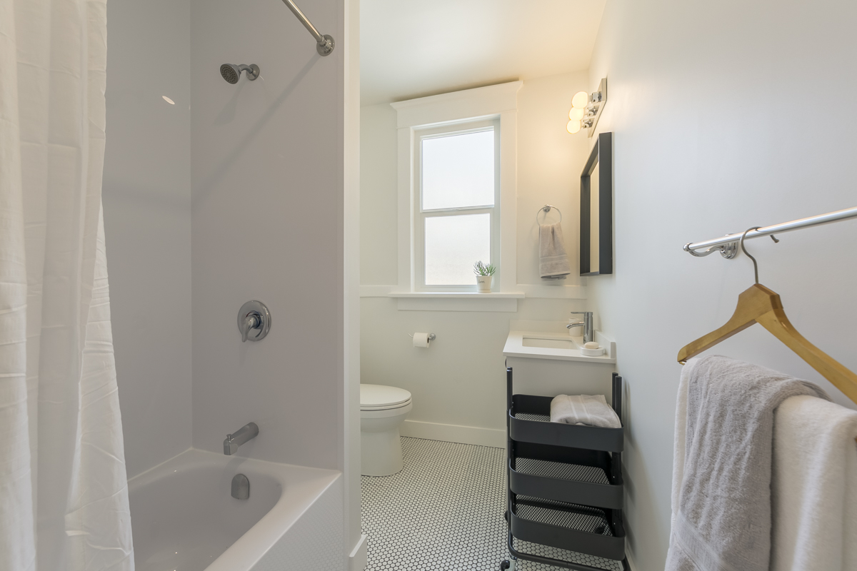 Creswell Apartments 1455 West 8th Avenue, Vancouver Goodman