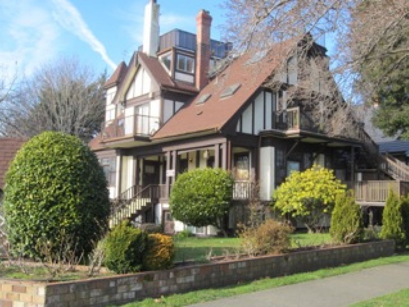 1124 Fairfield Road, Victoria, BC Goodman Commercial Inc.