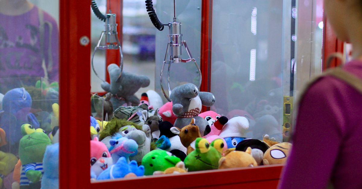 Most Claw Machines Are Rigged & the Owners Can Control the Odds of