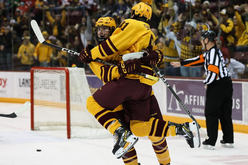 Gophers Blowout The Badgers 71 On Logan Cooley's Three Point Night