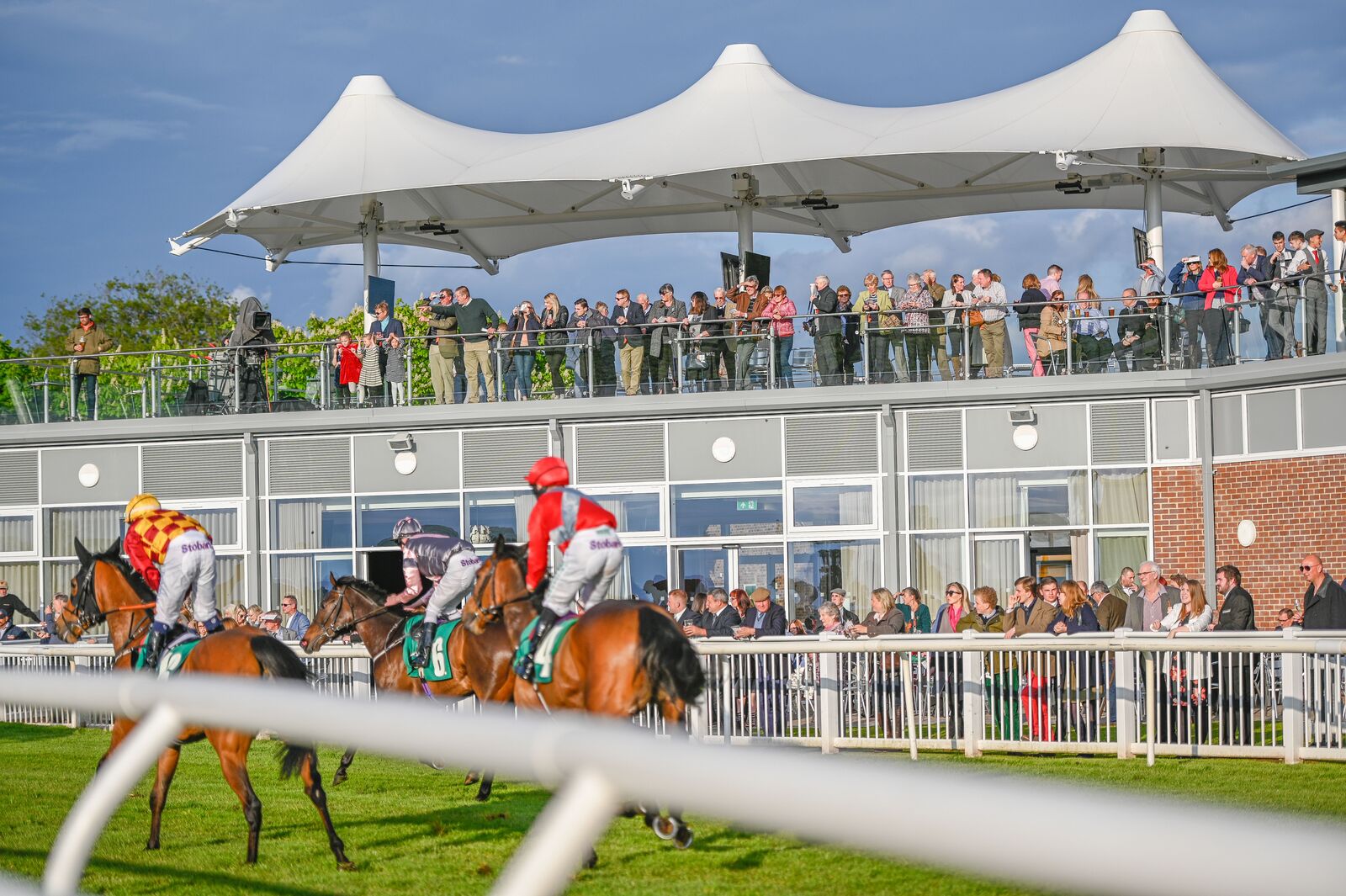 Thirsk Racecourse Go Racing Yorkshire Horse Racing