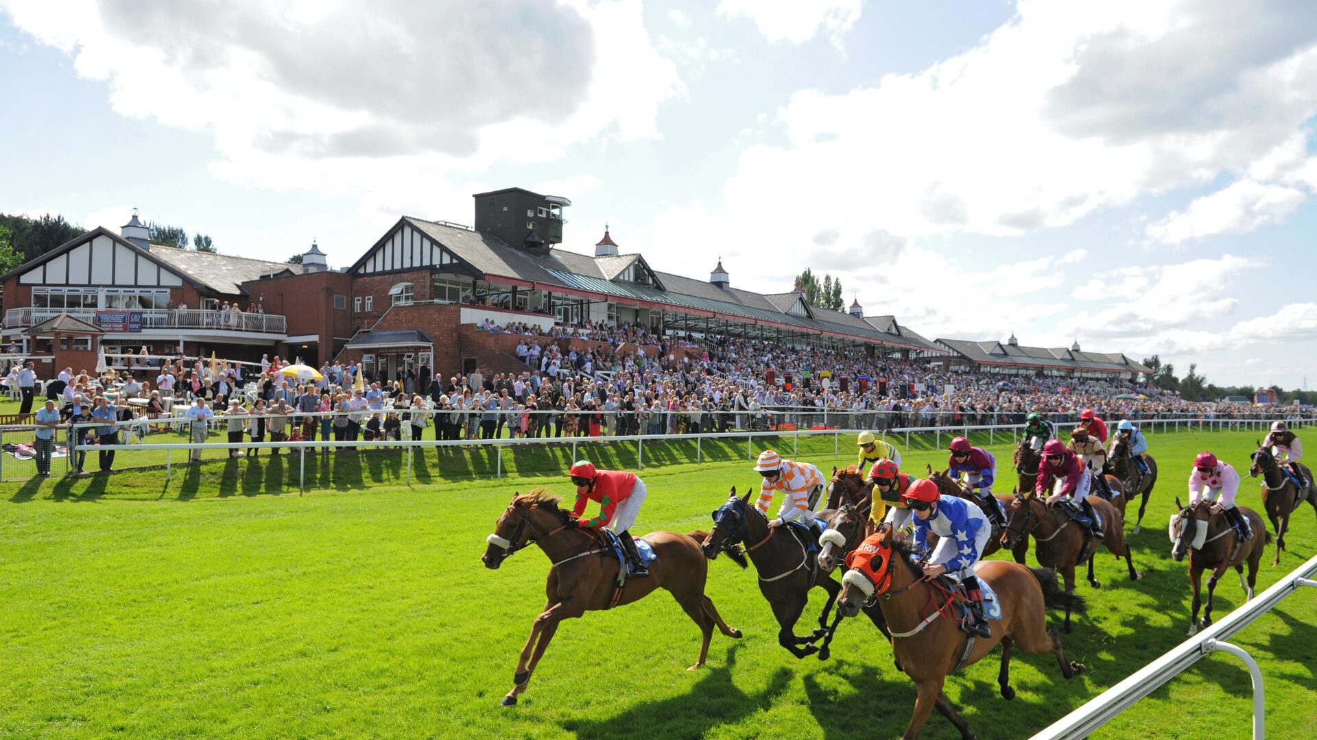 Pontefract Racecourse Go Racing Yorkshire Horse Racing
