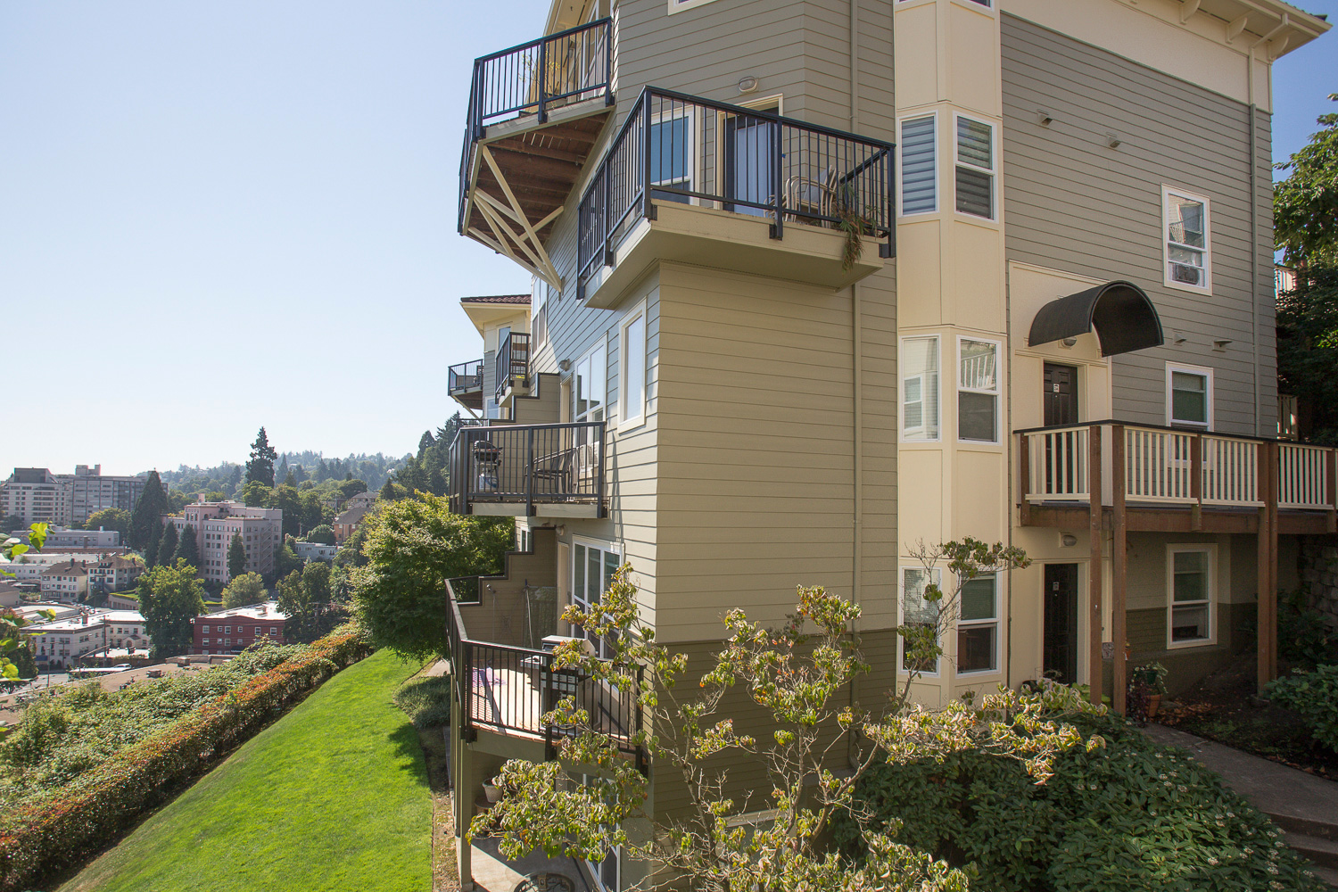 Hilltop Condominiums at Uptown Gores Construction