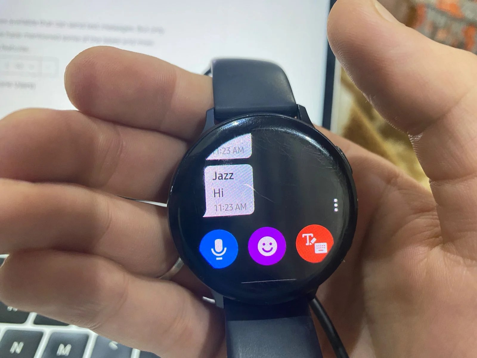 Can You Text On Smartwatches? – Gorilla-FitnessWatches