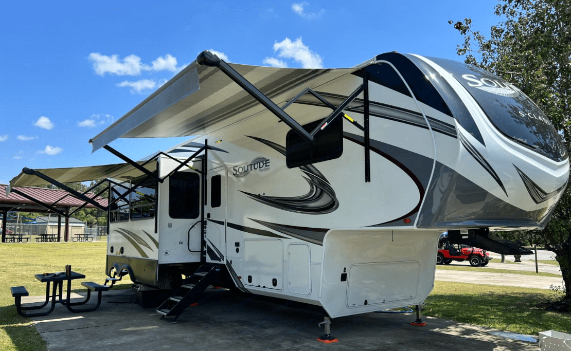 Best RV for a Big Family, Large RVs that Sleep Many