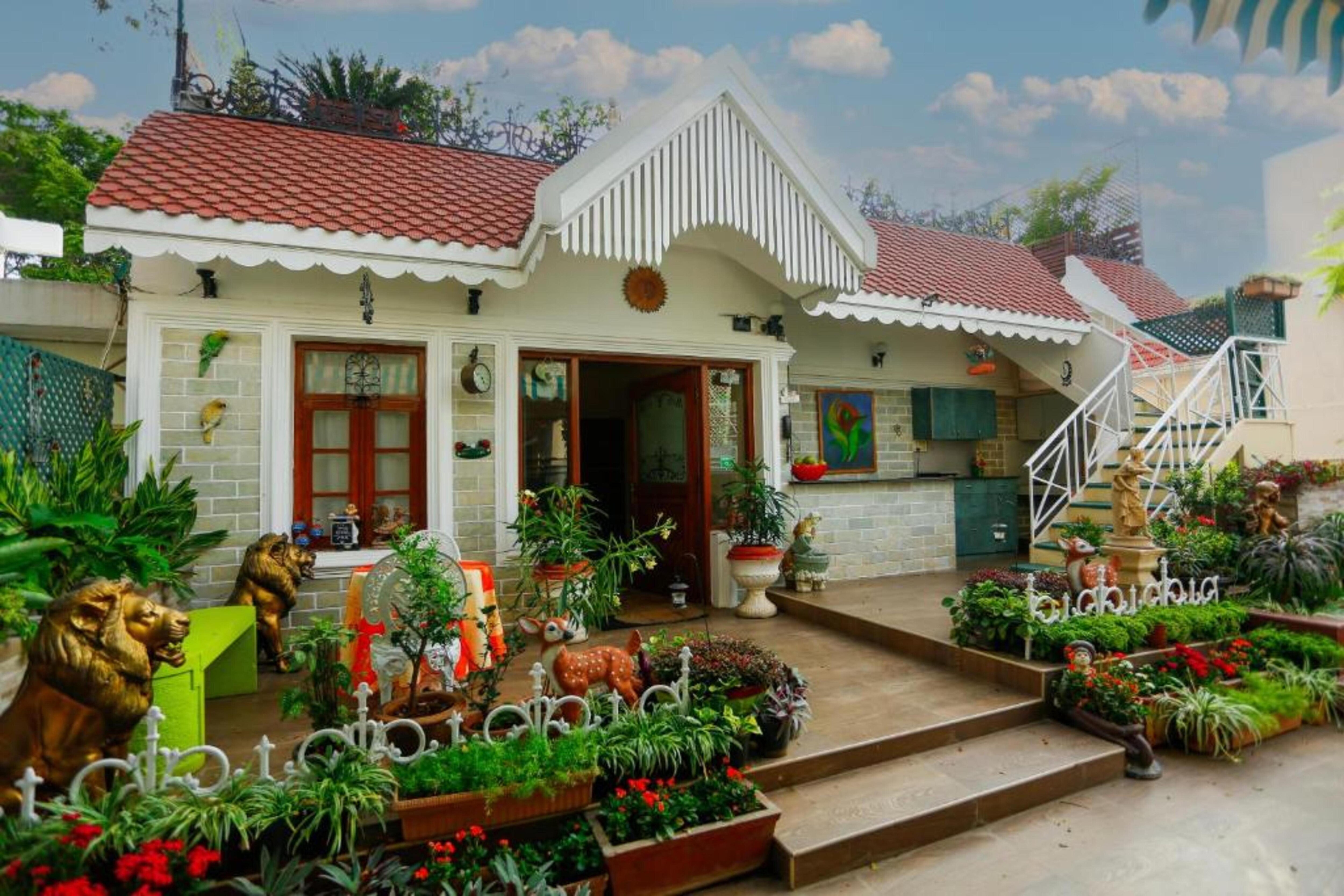 Terrace Gardens Guest House Rooms & Caretaker 𝗕𝗢𝗢𝗞 Bangalore