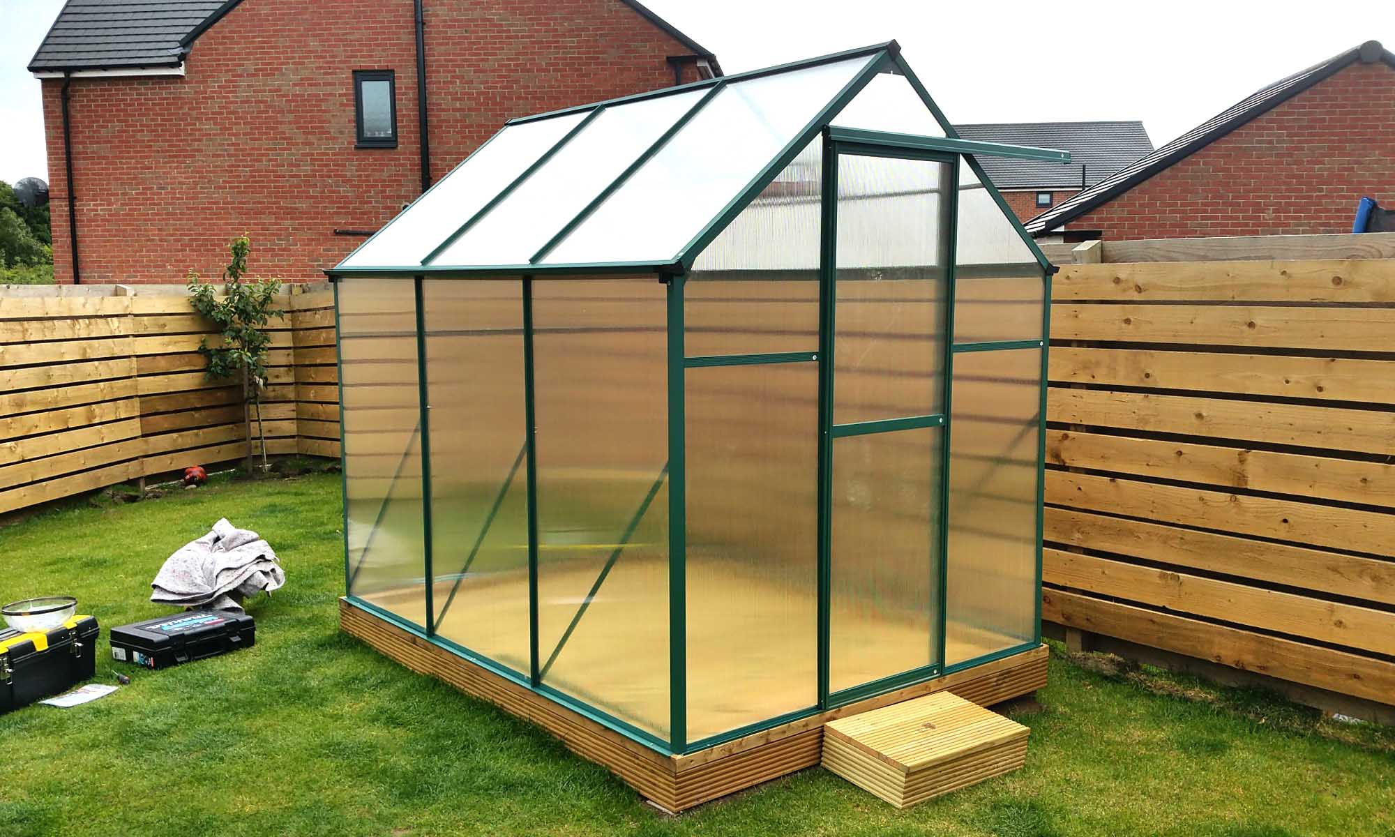 Building An Aluminium & Plastic Greenhouse